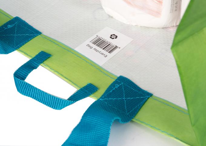 Il supermercato/dettaglianti ricicla i sacchetti della spesa non tessuti con il materiale di carta del film dei pp